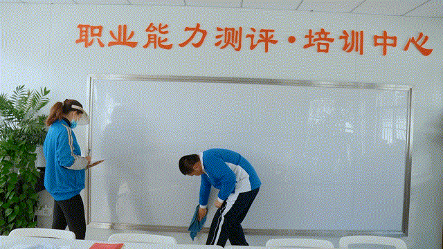 4年前催泪全网的那群孩子，现在怎样了？5.gif