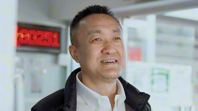 4年前催泪全网的那群孩子，现在怎样了？8.gif
