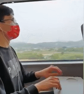广东17岁少年上热搜，网友：他在发光！11.gif