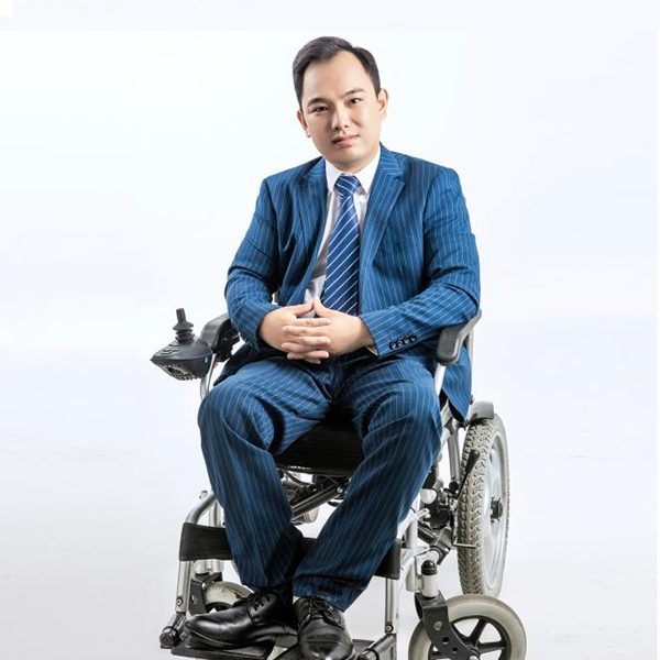 吴浩波：轮椅上开启创业人生 追梦也助人寻梦.png