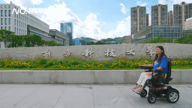 曾被断言“挺不过18岁”，这名女孩坐着轮椅在深实现了大学梦！接着她还将&hellip;&hellip;10.gif