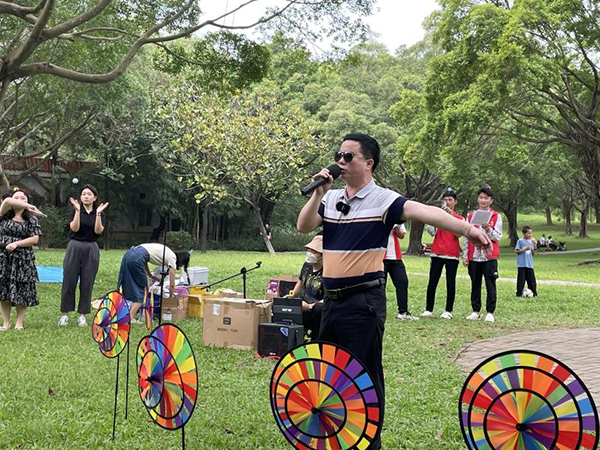 邓爱阳，独唱《水手》