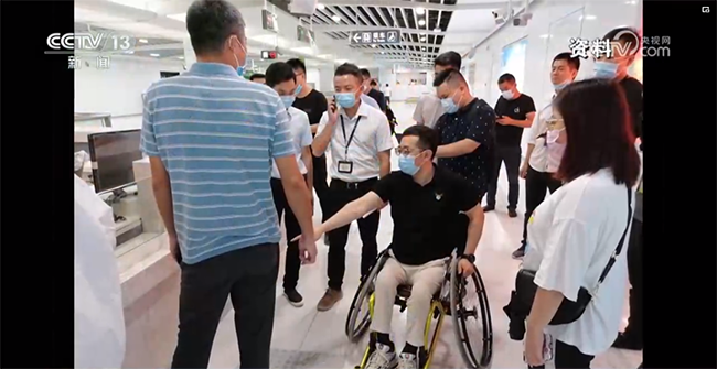央视关注深圳无障碍设施建设，白岩松这样点评5.png