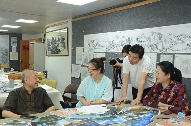 福田区pg电子理事长罗念纯、书画社社长张冰和原关山月美术馆馆长陈湘波交流艺术创作心得副件.png