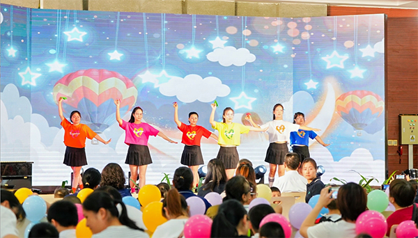 家长、教师表演节目