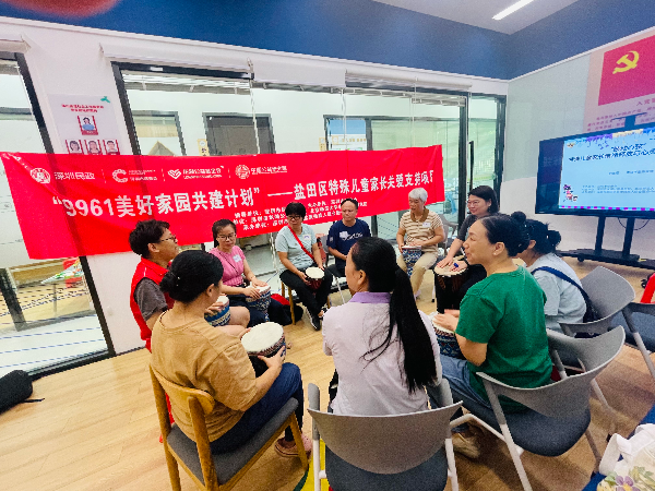 活动开场，社工为大家介绍本次活动的内容、流程和意义