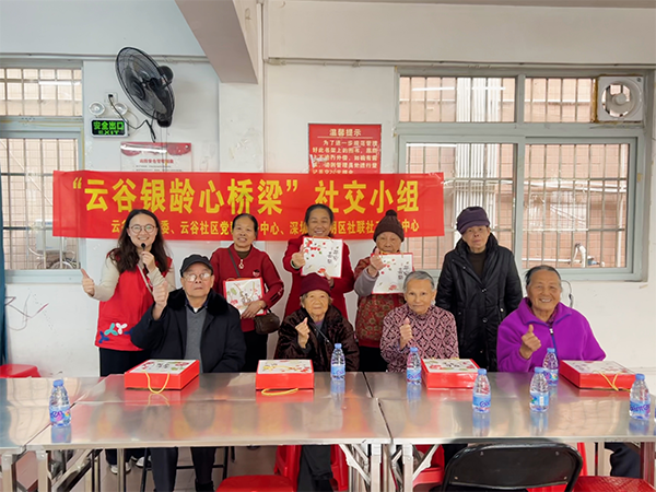 图：小组温馨落幕合影留念
